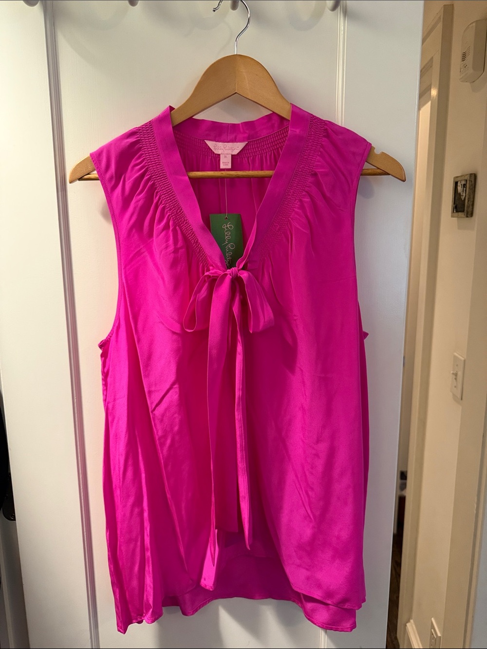 Lilly Pulitzer Sleeveless Tie-Neck Blouse in Hot Pink 100% silk XL